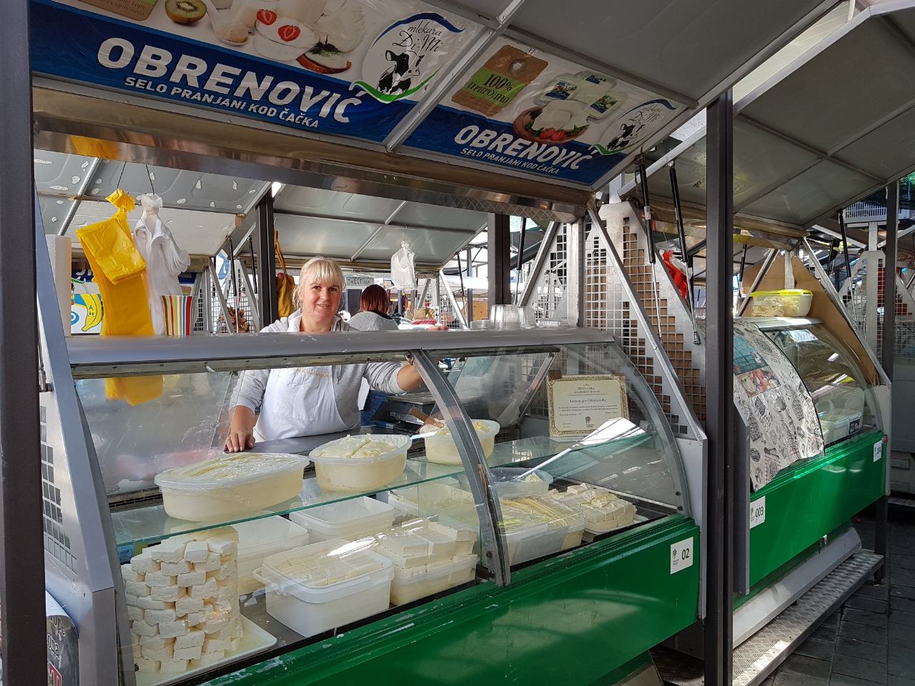 Mlekara Đi-Mi prodajno mesto na Zemunskoj pijaci - jutarnji asortiman